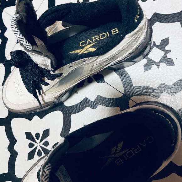 Reebok Womens Cardi B Sneakers Size 5 1/2 - Picture 3 of 7
